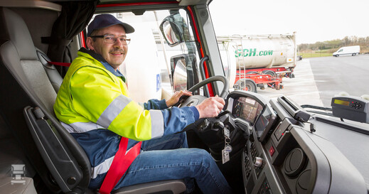 Chauffeur_Van_den_Bosch_Transporten_3_lowres.jpg Chauffeur_Van_den_Bosch_Transporten_3_lowres.jpg