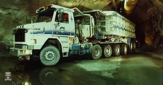 Sisu Mamoet mijnbouwtruck