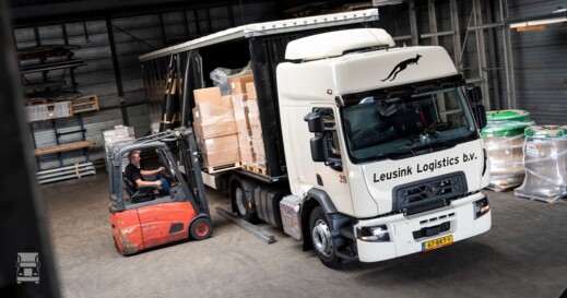 Renault_Trucks_D_Leusink_Logistics_lowres.jpg Renault_Trucks_D_Leusink_Logistics_lowres.jpg