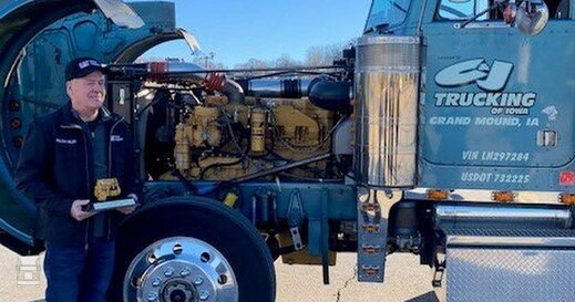 Cat-mio-miles1.jpg Cat-mio-miles1.jpg