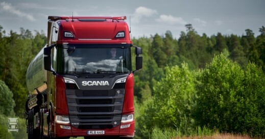 Nieuwe_Scania_V8_LR.jpg
