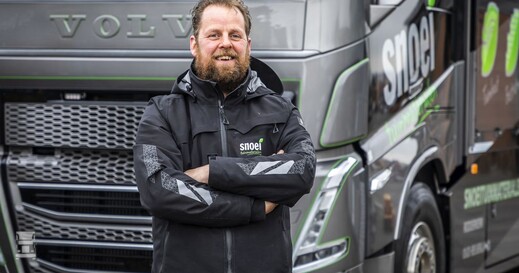 chauffeur-pieter-jan-flach-volvo-fh-snoei-tuinmaterialen.jpg chauffeur-pieter-jan-flach-volvo-fh-snoei-tuinmaterialen.jpg