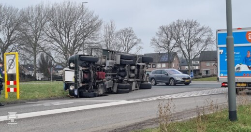 B-Mack gekanteld (2) B-Mack gekanteld (2)