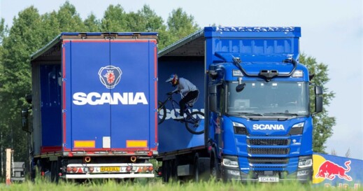 BIGtruck Red Bull Scania stunt 2 (960 x 644) BIGtruck Red Bull Scania stunt 2 (960 x 644)