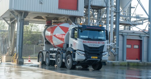 .T-Way 8x4 Wide-Spread met 12M3 Electrische Mulder-Miver bij centrale