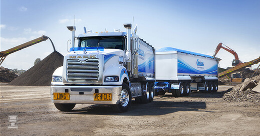 Mack_superliner_oz.jpg Mack_superliner_oz.jpg