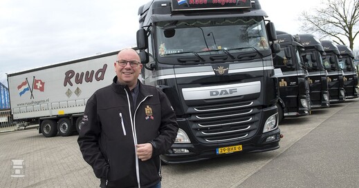 Hagens-DAF2LR.jpg Hagens-DAF2LR.jpg