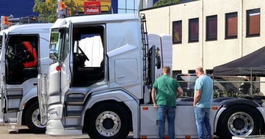 BIGtruck Noah's Cabinteriors (7) BIGtruck Noah's Cabinteriors (7)