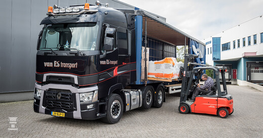 Renault_Trucks_T_High_Edition_Van_Es_Transport_2_lowres.jpg Renault_Trucks_T_High_Edition_Van_Es_Transport_2_lowres.jpg