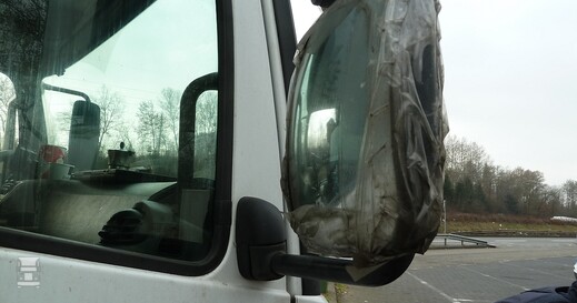 defekterAusenspiegel_LR.jpg defekterAusenspiegel_LR.jpg