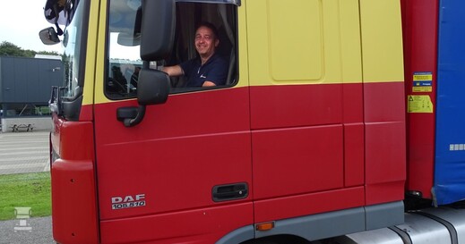 e_van_wijk_2_miljoen_kilometers_met_DAF_XF105__chauffeur_Arie_Hoeke_2.JPG_Groot.jpg e_van_wijk_2_miljoen_kilometers_met_DAF_XF105__chauffeur_Arie_Hoeke_2.JPG_Groot.jpg