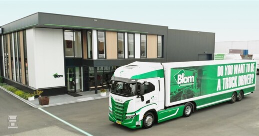 Blom1 (960 x 469) Blom1 (960 x 469)