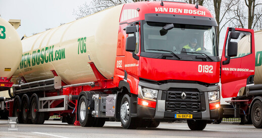 Renault_Trucks_T_Van_den_Bosch_Transporten_3_lowres_1_1.jpg