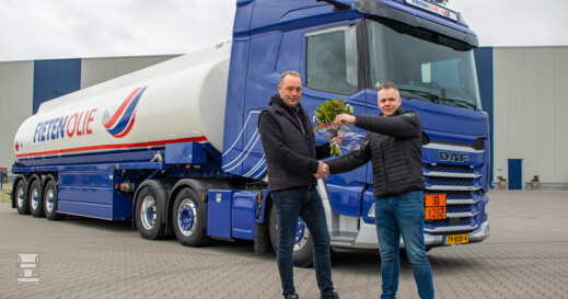 Persfoto-DAF-Trucks-Fieten-Olie-sleuteloverdracht Persfoto-DAF-Trucks-Fieten-Olie-sleuteloverdracht