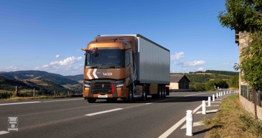 Renault Trucks Model Year 2025 - Smart Racer on the road