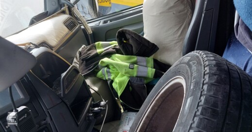 Wiel door de voorruit (3)