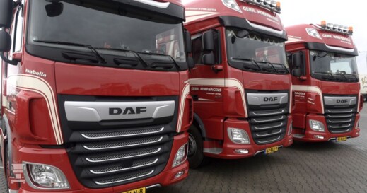 Nieuwe_DAFs_Hoefnagels_Asten.jpg