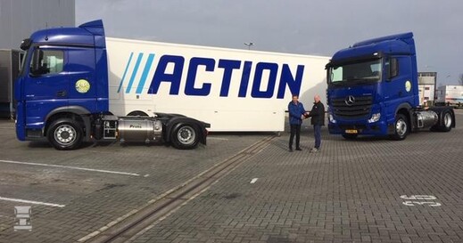 Actros_LNG_Action.jpg