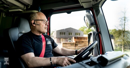 Chauffeur_rijdend_LR.jpg Chauffeur_rijdend_LR.jpg