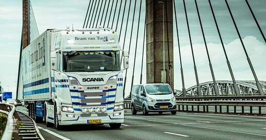 Bram-van-Tuyl_Scania-1-Hannie-Verhoeven-Fotograaf.jpg Bram-van-Tuyl_Scania-1-Hannie-Verhoeven-Fotograaf.jpg