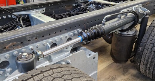 SCANIA Luchtgeveerde Wide-Spread stuurcilinder met ''onderhouds vrije'' gummi-blocks SCANIA Luchtgeveerde Wide-Spread stuurcilinder met ''onderhouds vrije'' gummi-blocks