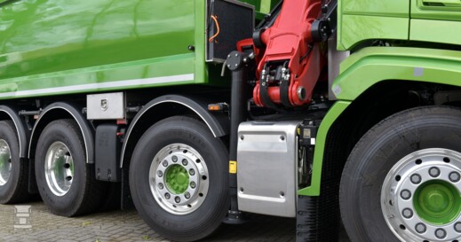 DAF XF 10x4 Bol Ten Boer uitlaat gecombineerd met steunpoot DAF XF 10x4 Bol Ten Boer uitlaat gecombineerd met steunpoot