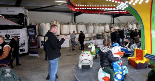 Peeltruckers (15) Peeltruckers (15)