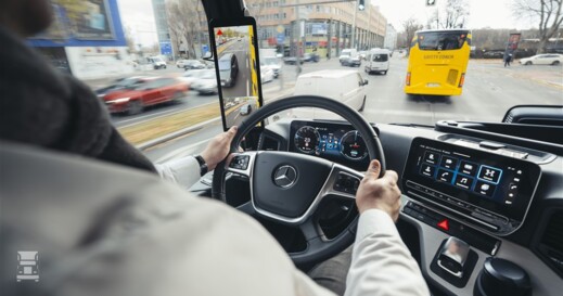 BIGtruck Mercedes chauffeur in cabine (960 x 640)
