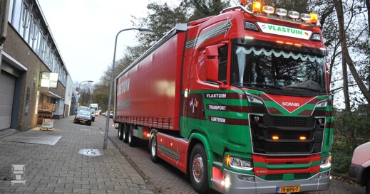 Donnovan3LR.jpg Donnovan3LR.jpg