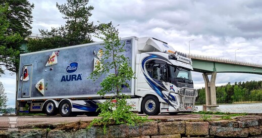 aura3LR.jpg aura3LR.jpg