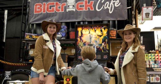 Megatrucks (6)-1400-1400 Megatrucks (6)-1400-1400