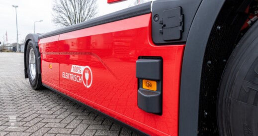 150ste Volvo-truck voor Aloys Roemaat Transport is FM Electric (3) 150ste Volvo-truck voor Aloys Roemaat Transport is FM Electric (3)