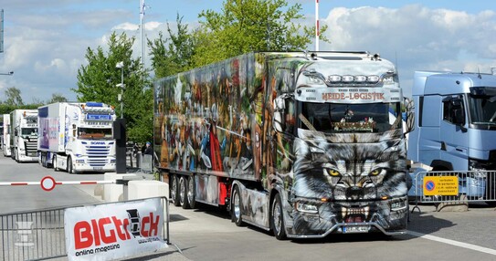 Trophy_13-1400.jpg Trophy_13-1400.jpg