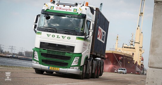 Volvo_FH_5-asser_D._Honig_Transport_1_lowres.jpg