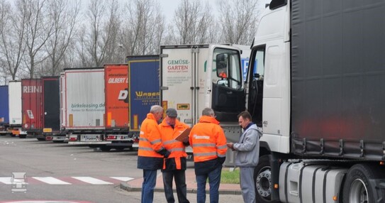 Chauffeur_controle_LR.jpg Chauffeur_controle_LR.jpg