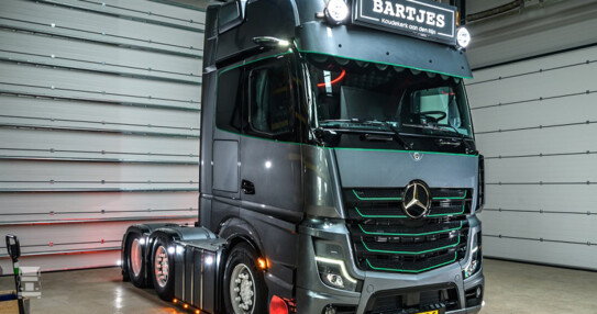spectacular-new-actros-for-bartjes-transport-header spectacular-new-actros-for-bartjes-transport-header