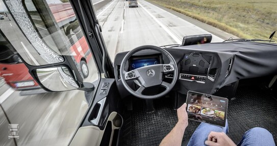 Daimler-Future-TrucksLR.jpg