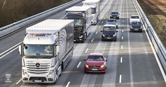 Daimler-Platoon3LR.jpg Daimler-Platoon3LR.jpg