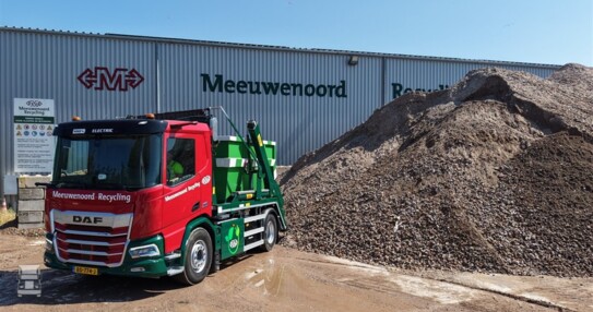 1-DAF-XD-270E-FA-Meeuwenoord (960 x 540)