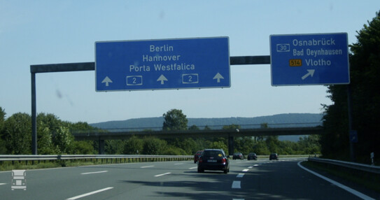 Autobahn_with_Berlinsign.jpg