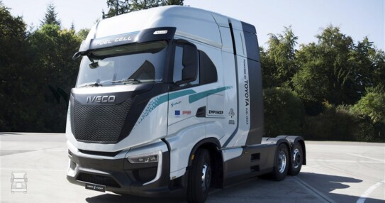 Toyota-en-IVECO-bundelen-krachten-voor-volgende-generatie-zware-waterstoftrucks (960 x 640) Toyota-en-IVECO-bundelen-krachten-voor-volgende-generatie-zware-waterstoftrucks (960 x 640)